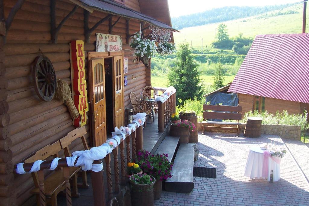 Boykivskiy Dvir Otel Yasenitsa Zamkova Dış mekan fotoğraf